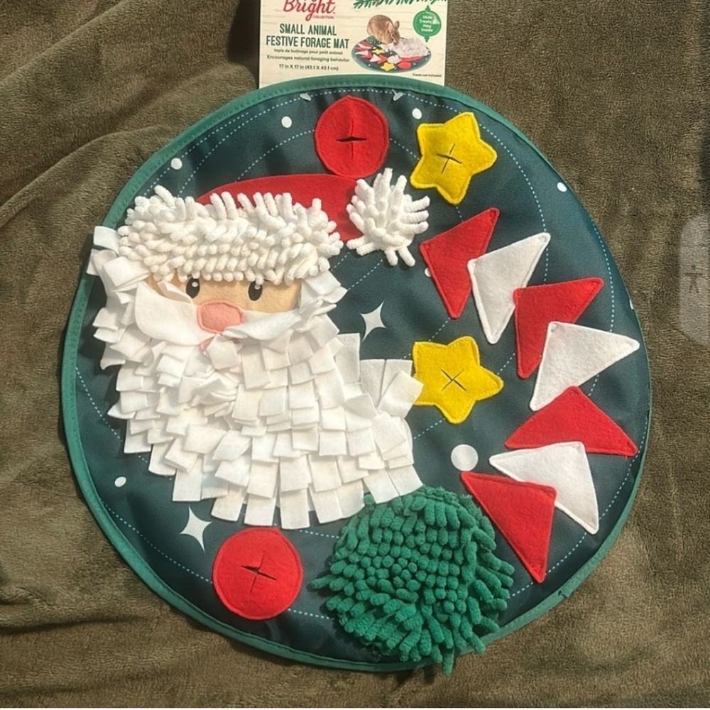 NWT Small Animal Festive Forage Mat